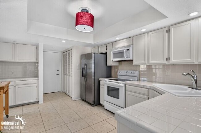 Building Photo - Beautiful 2Bdm 2Ba Home Located in the Biltmore Area!
