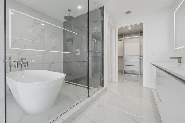 Building Photo - 711 NE 23rd Terrace