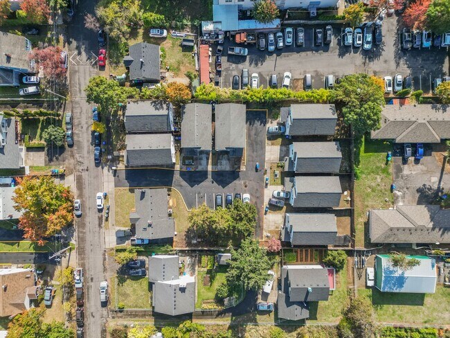 Building Photo - Spacious 4-Bedroom Home in SE Portland