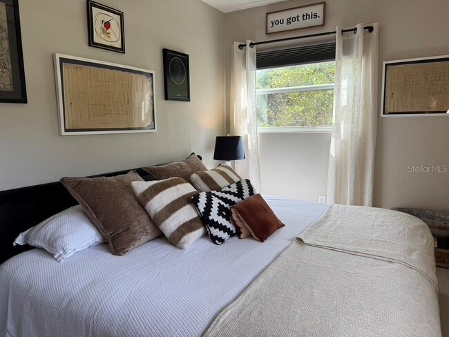 Building Photo - 1815 Barker Dr