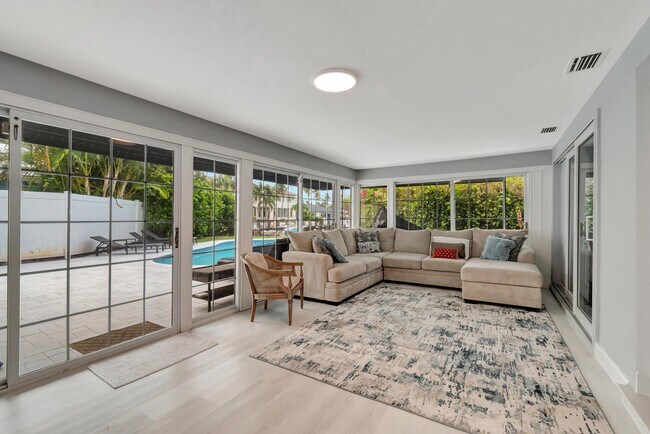 Building Photo - 4450 NE 23rd Ave