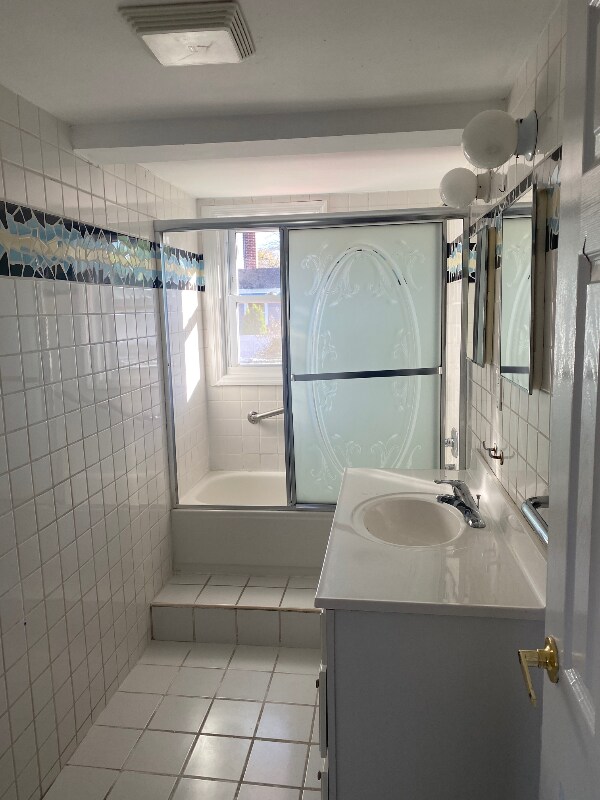 Building Photo - 14 Lantern St