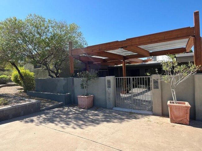 Primary Photo - 2 Bd 2 Ba + Guest House in Ocotillo Hills