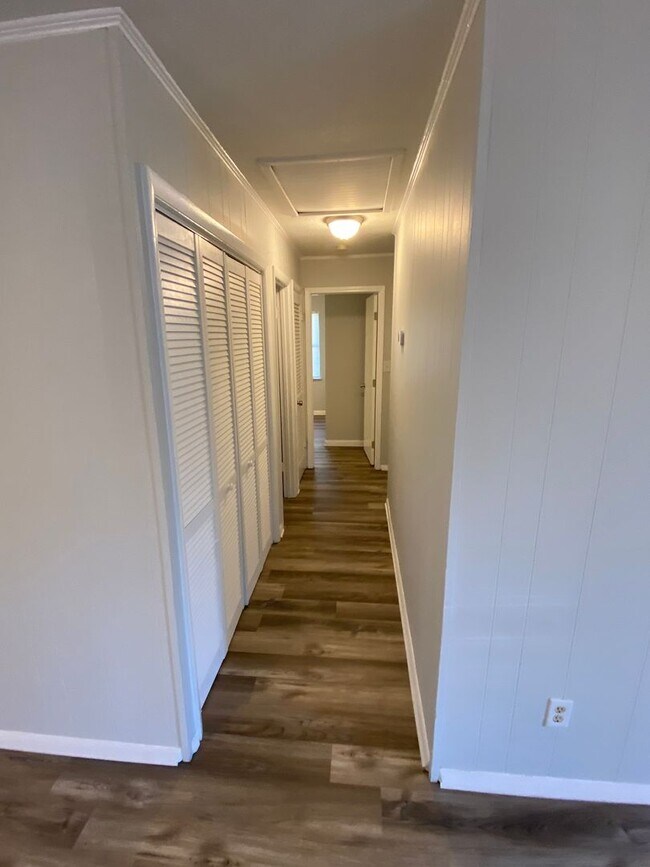 Building Photo - San Vincente