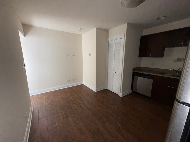 Building Photo - 647 W Deming Pl