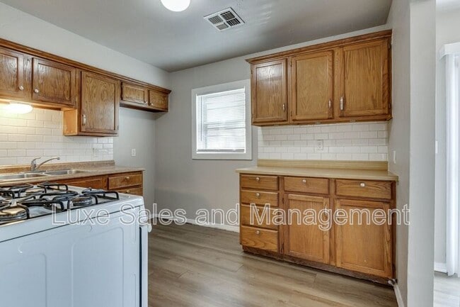 Building Photo - 1005 SW 63rd St