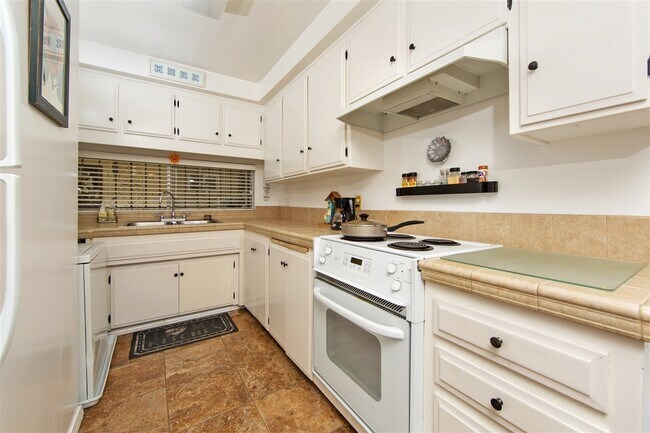 Building Photo - Bright 2BR/1.5BA Condo in Prime La Mesa Vi...