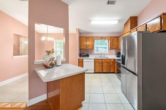 Building Photo - 5163 Jolene Cir