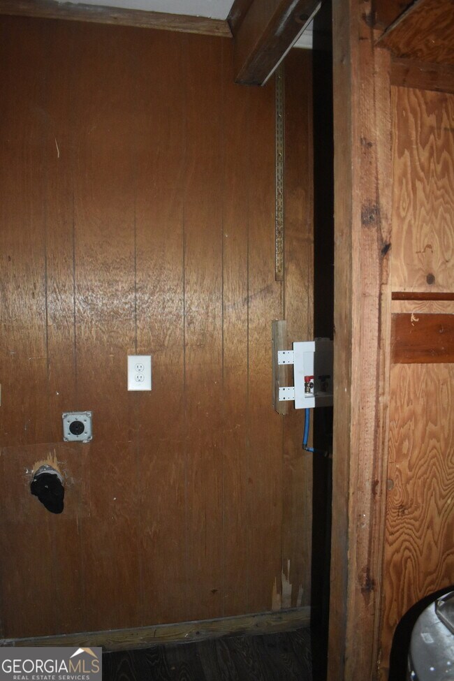 Building Photo - 1387 Dewey St