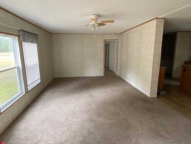 Building Photo - Newer 3 bedroom, 2 bath manufactured home ...