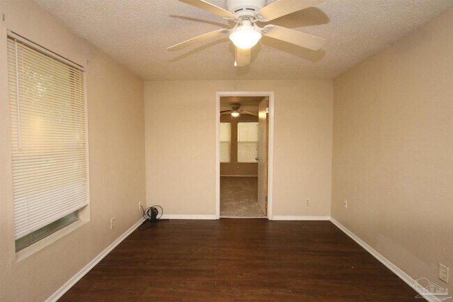 Building Photo - 5 Edgewood Cir
