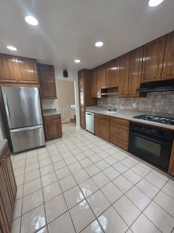 Building Photo - 612 Kenbrook Dr