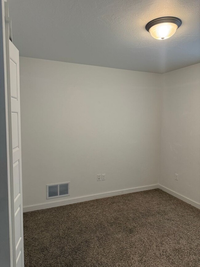 Building Photo - Charming 3BR/2BA Pet-Friendly Home in Vall...