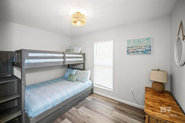 Building Photo - 979 W Lagoon Ave