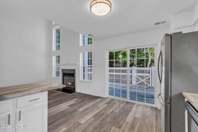 Building Photo - 2 Charles Ct