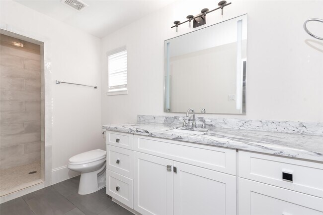 Building Photo - 3821 N Braeswood Blvd
