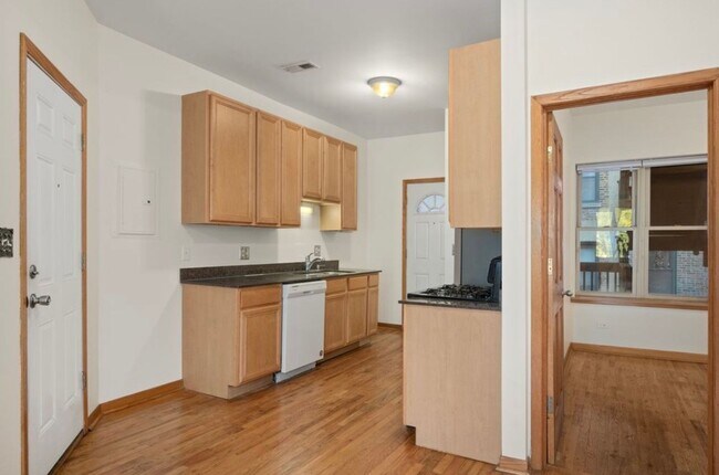 Building Photo - Spacious 2-Bedroom, 2-Bath Condo AVAILABLE NOW