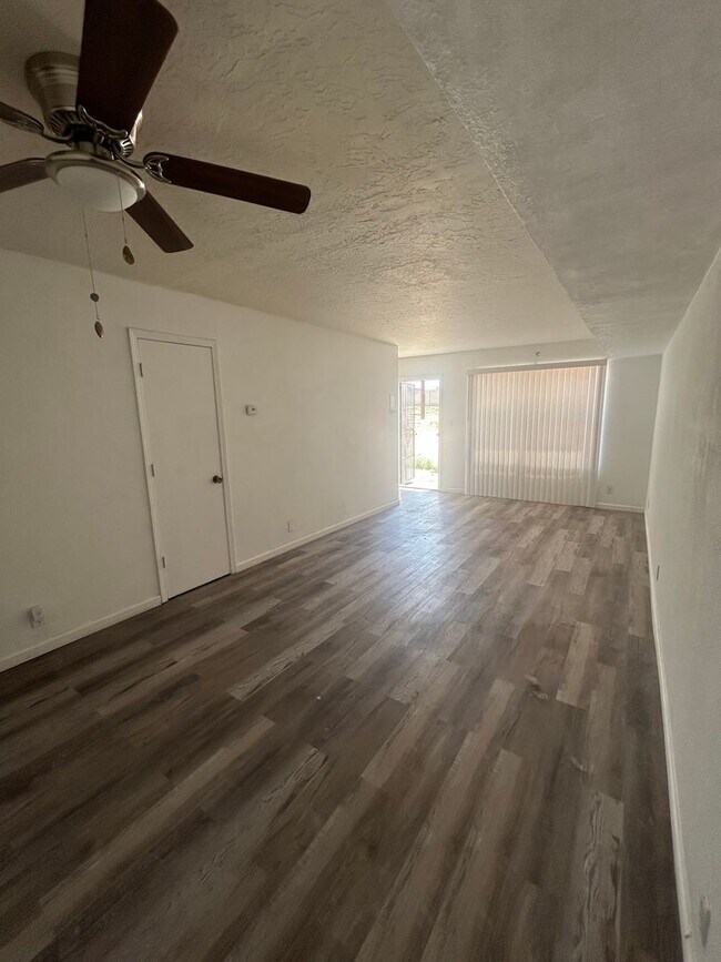 Building Photo - 1932 Buena Vista Dr SE