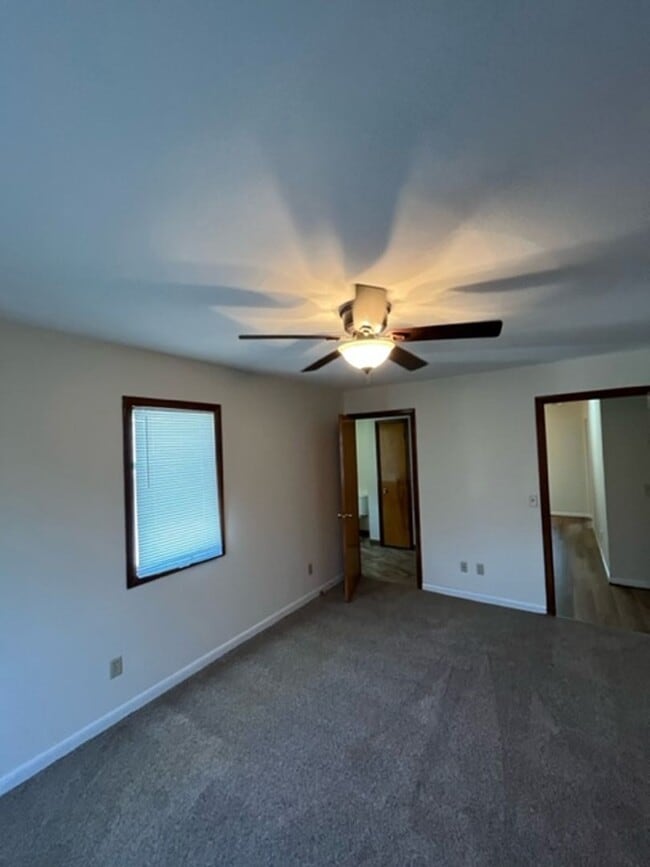 Building Photo - 455