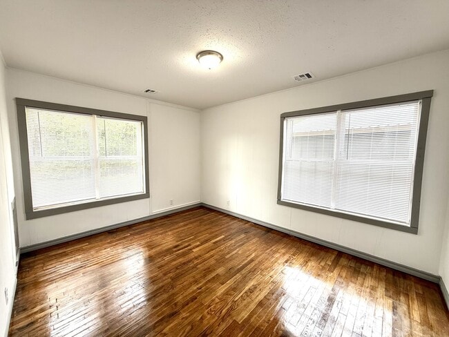 Building Photo - 1125 Easy St