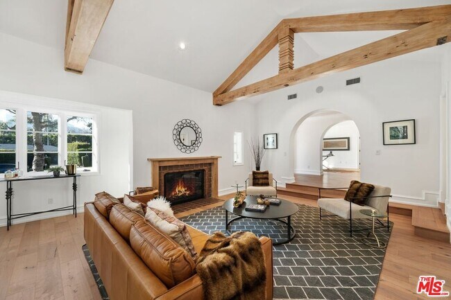 Building Photo - 514 Walden Dr