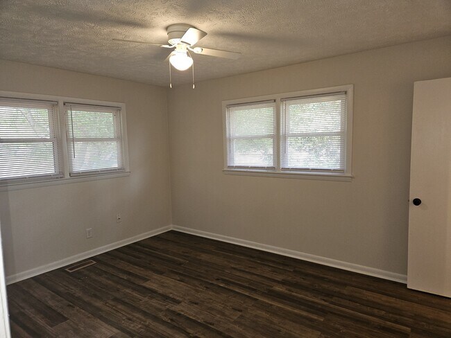 Building Photo - 853 Shannon Dr