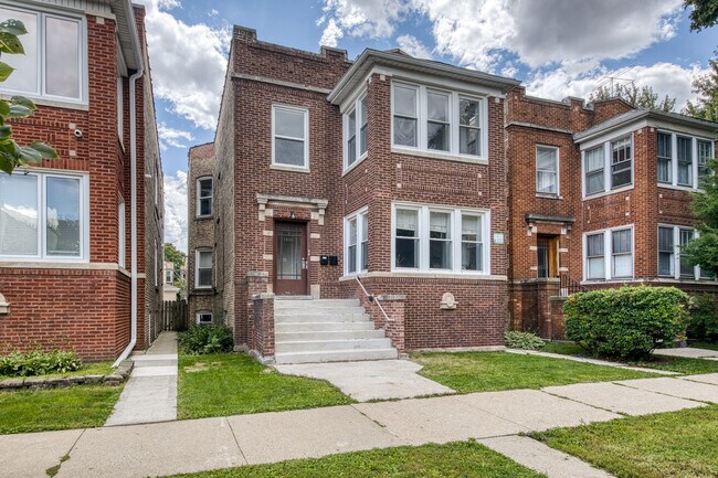 Primary Photo - 5039 W Cullom Ave
