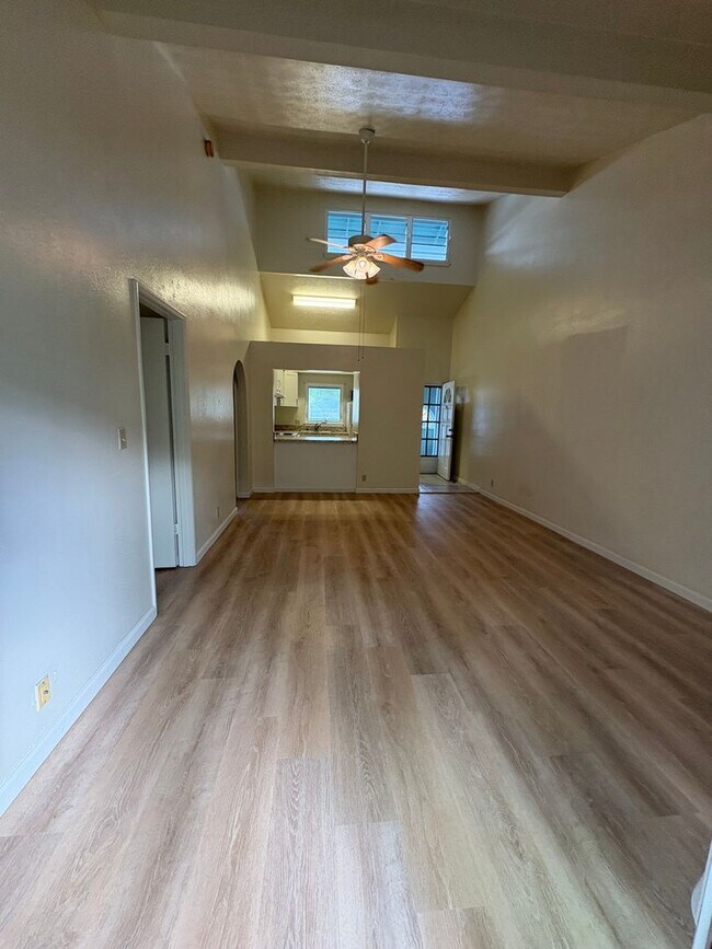 Building Photo - $3,000 / 2-BR / 2-BATH Townhouse with 1 parking Stall - HOKULANI IN KAILUA, 900 sq ft.