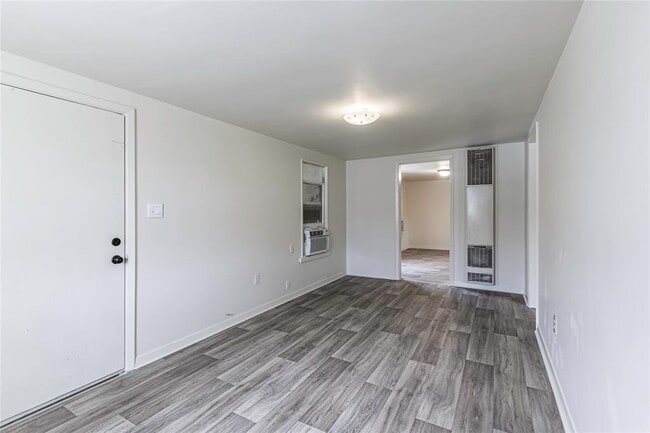 Building Photo - 5311 Pine Ave