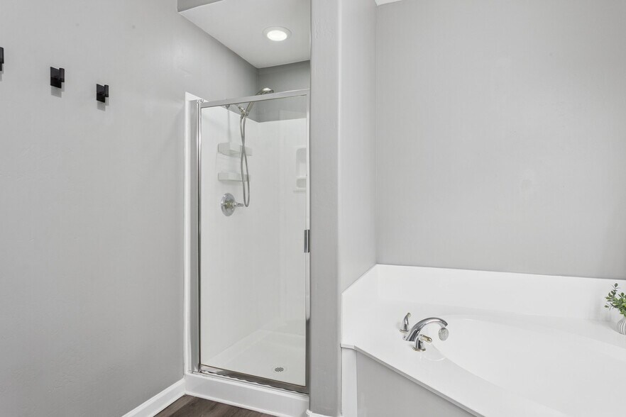 Building Photo - 14000 N 94th St