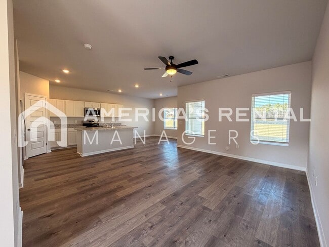 Building Photo - Spacious Two Story Home with Loft!