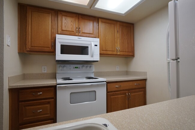 Building Photo - 844 Tenderfoot Hill Rd