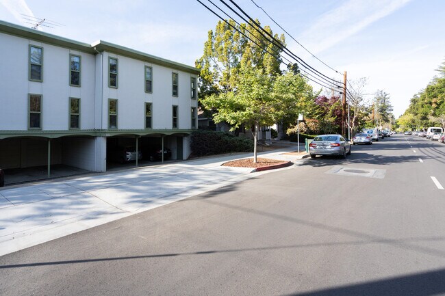 Building Photo - 899 Webster St