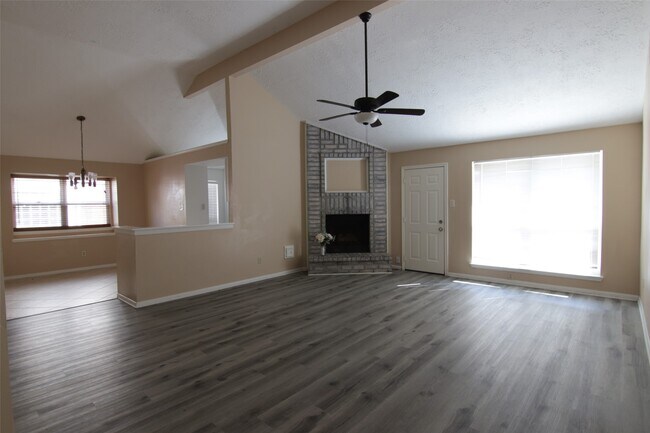 Building Photo - 6918 Glen Rosa Dr
