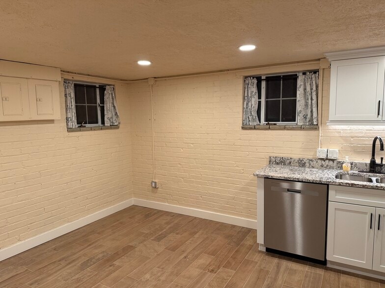 Building Photo - 452 S 800 E