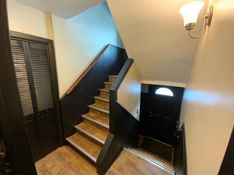 Building Photo - 40 Saint Florian St