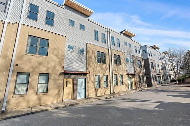 Building Photo - 1225 4th Ave S