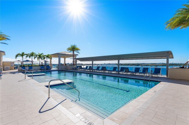 Building Photo - 2650 Lake Shore Dr