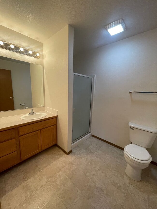 Building Photo - 3 bed 2 bath rancher with master en-suite & RV parking