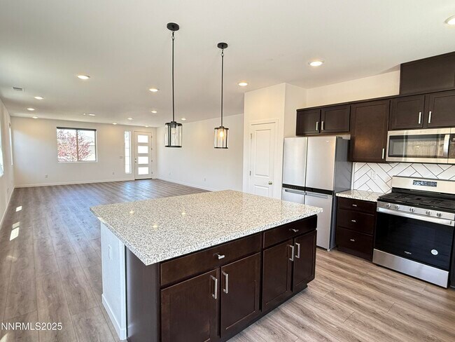 Building Photo - 556 Vaquero Ct