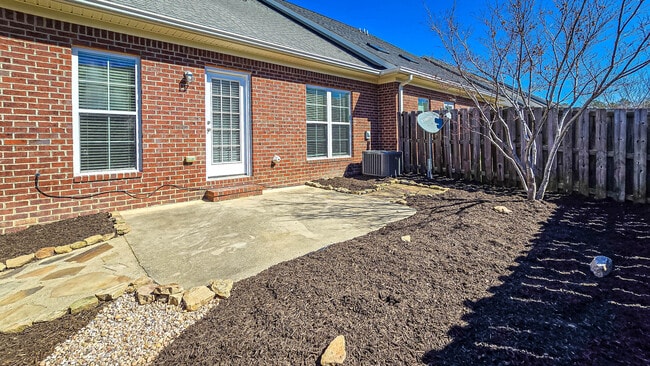 Building Photo - 831 Landing Dr