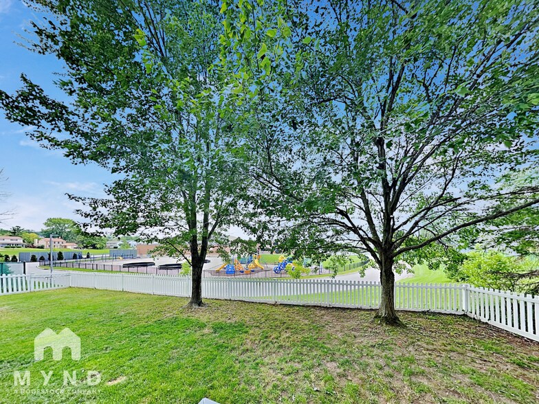 Building Photo - 801 Ashford Glen Dr