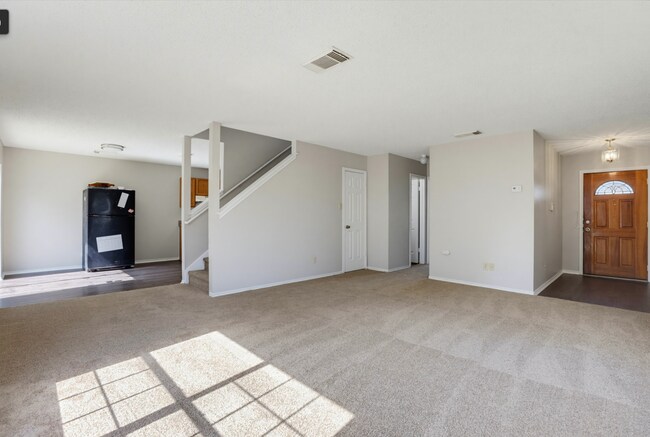Building Photo - 13922 Villa Camino