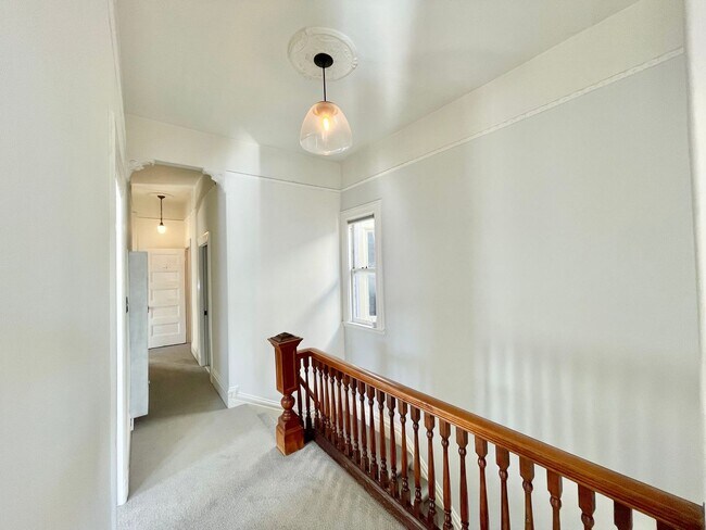 Building Photo - Prime Noe Valley 3Br/1.5Ba Top Floor Flat w/Laundry, Storage – A MUST SEE! PROGRESSIVE