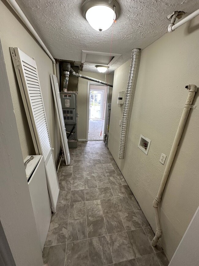 Building Photo - 3 Bed / 1.5 Bath Home located in Lawrence Township!