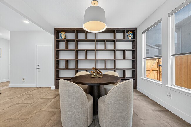 Building Photo - 10021 Hillside Bayou Dr