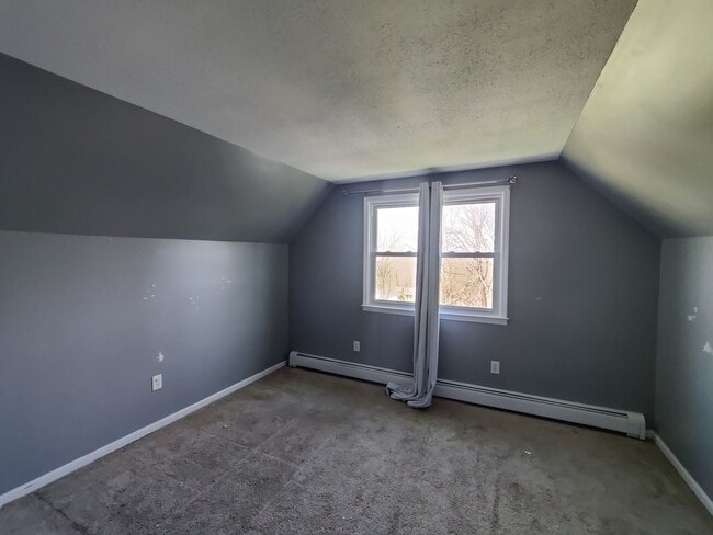 Building Photo - BEAUTIFUL Waterbury Cape w/ 4 Bedrooms, 2 ...