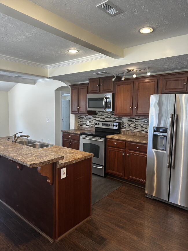 Building Photo - WALK TO ST. ANDREWS MARINA, RESTAURANTS, BARS AND FARMERS MARKET.... you will LOVE this LOCATION!