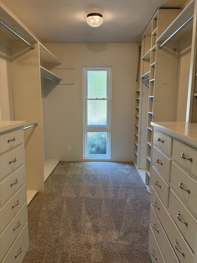 Building Photo - 17537 Margate St