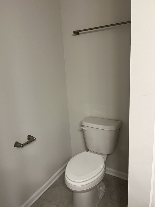 Building Photo - 301 Ellis Ln